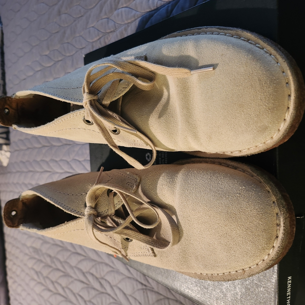 Tan Boots with Lightweight Design and Breathable Material